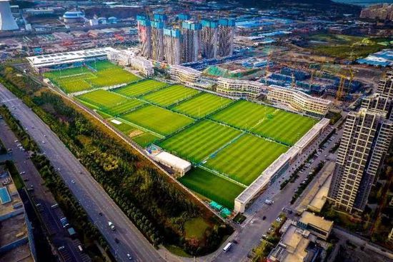 电影有着强大的台前幕后阵容：演员方面，唐国强、刘劲、黄景瑜、王丽坤、濮存昕、刘之冰、马晓伟、曹炳琨、秦岚、林永健、聂远、杜江、马天宇、吴皓宸、高曙光、赵燕国彰等都奉献表演；;中国科幻是一件吃力不讨好的事，我们科幻迷的体会更深